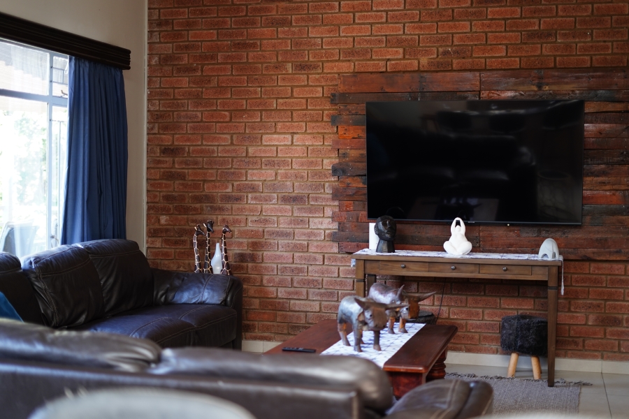 7 Bedroom Property for Sale in Safari Gardens North West